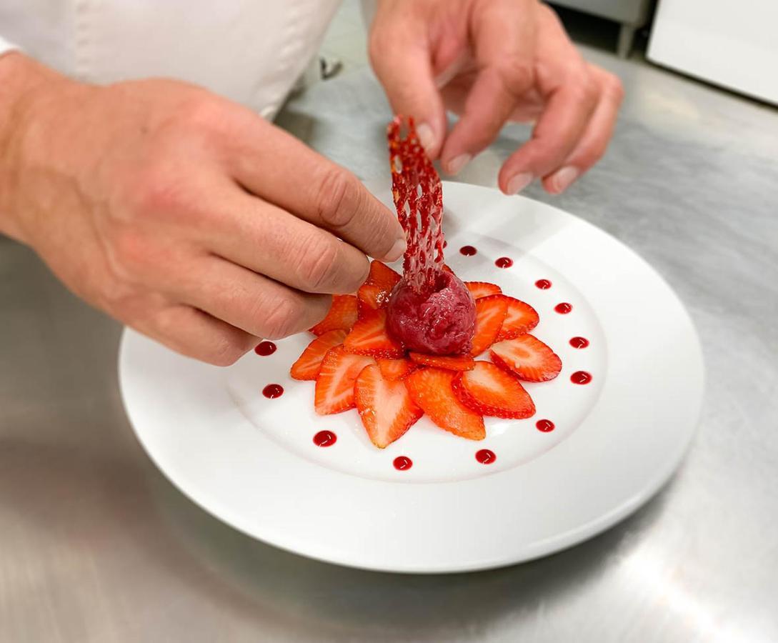 Logis Hotel - Restaurant Le Tulipier Vienne-le-Château Екстериор снимка