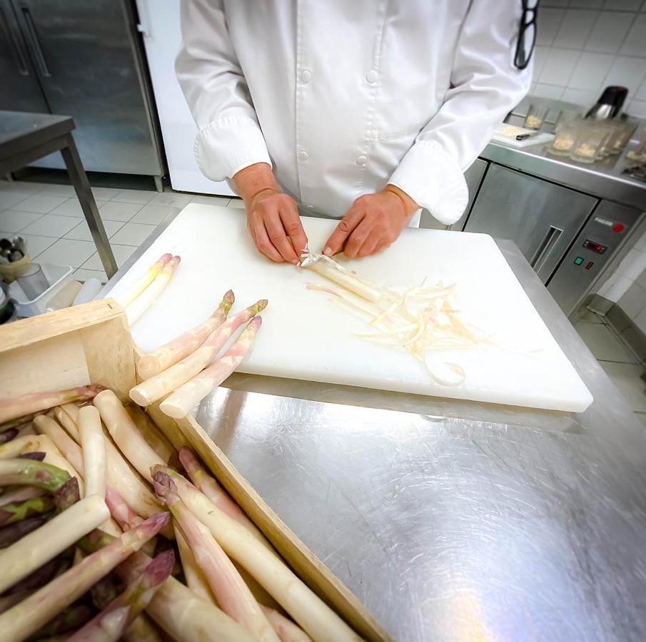 Logis Hotel - Restaurant Le Tulipier Vienne-le-Château Екстериор снимка