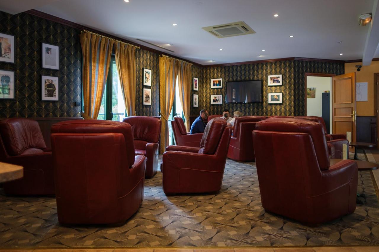 Logis Hotel - Restaurant Le Tulipier Vienne-le-Château Екстериор снимка