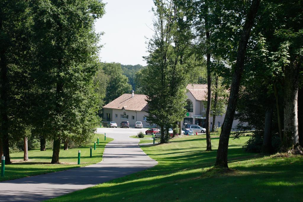 Logis Hotel - Restaurant Le Tulipier Vienne-le-Château Стая снимка