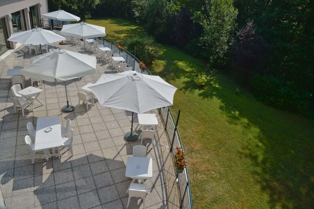 Logis Hotel - Restaurant Le Tulipier Vienne-le-Château Екстериор снимка