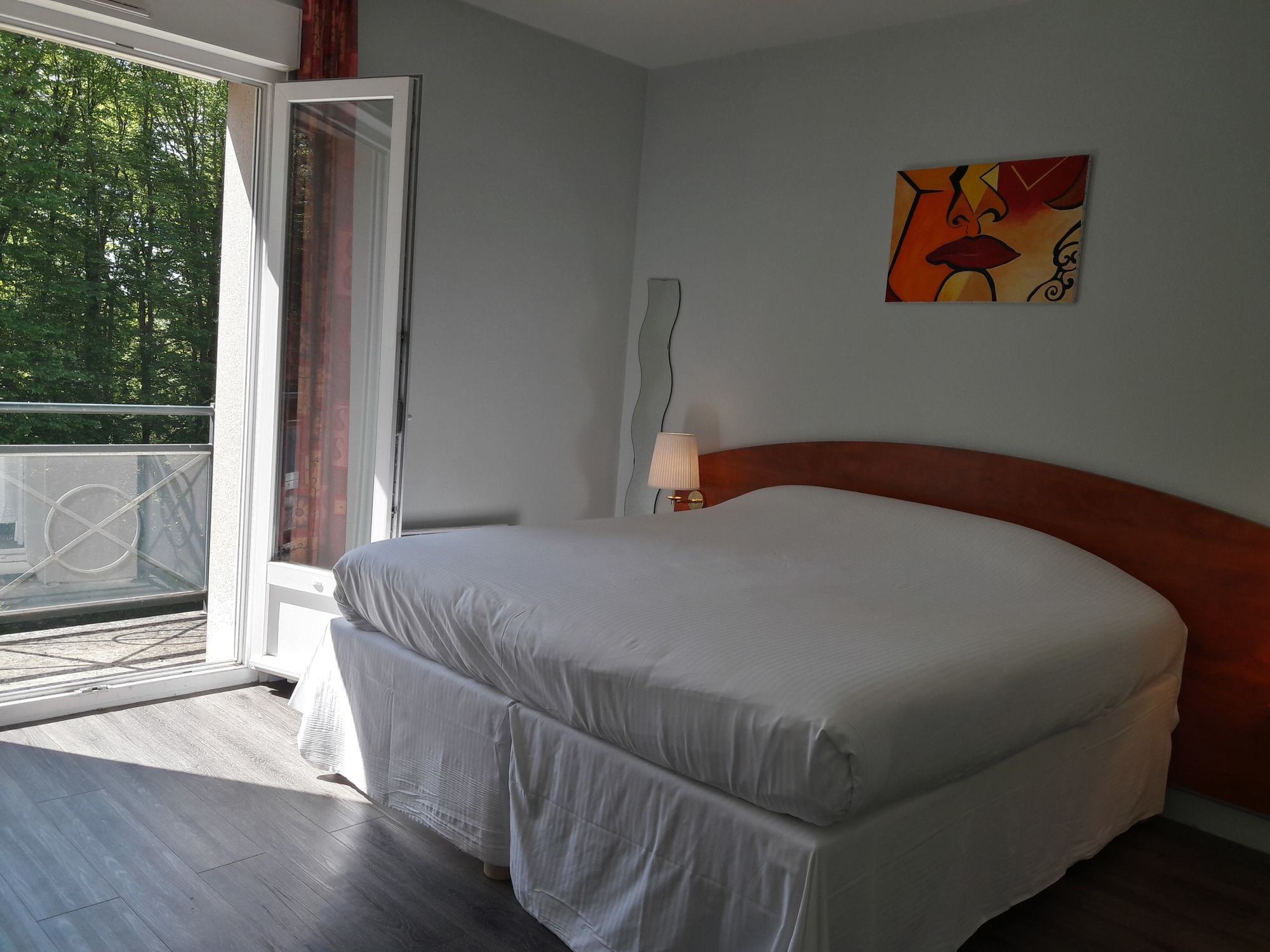 Logis Hotel - Restaurant Le Tulipier Vienne-le-Château Екстериор снимка