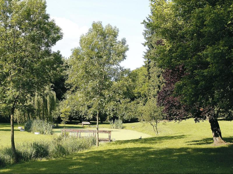 Logis Hotel - Restaurant Le Tulipier Vienne-le-Château Екстериор снимка